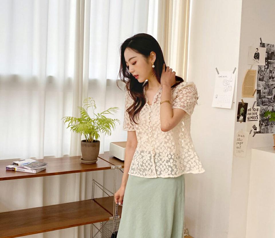 キャミ付刺繍レースブラウス・全2色・t64175 レディース 【bl】 トップス 半袖 ハーフスリーブ ブラウス レース 総レース 透け感 シアー シースルー 花柄 キャミソール セット 刺繍 可愛い かわいい フェミニン 春 夏 韓国 ファッション