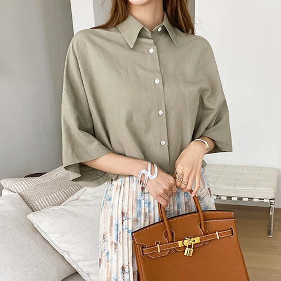 バックスリットクロップドシャツ・全3色・t00083 レディース 【bl】 トップス シャツ クロップド丈 バックスリット バックシャン 単色 無地 シンプル カジュアル 半端丈 春 夏 韓国 ファッション ハイホリHIHOLLI