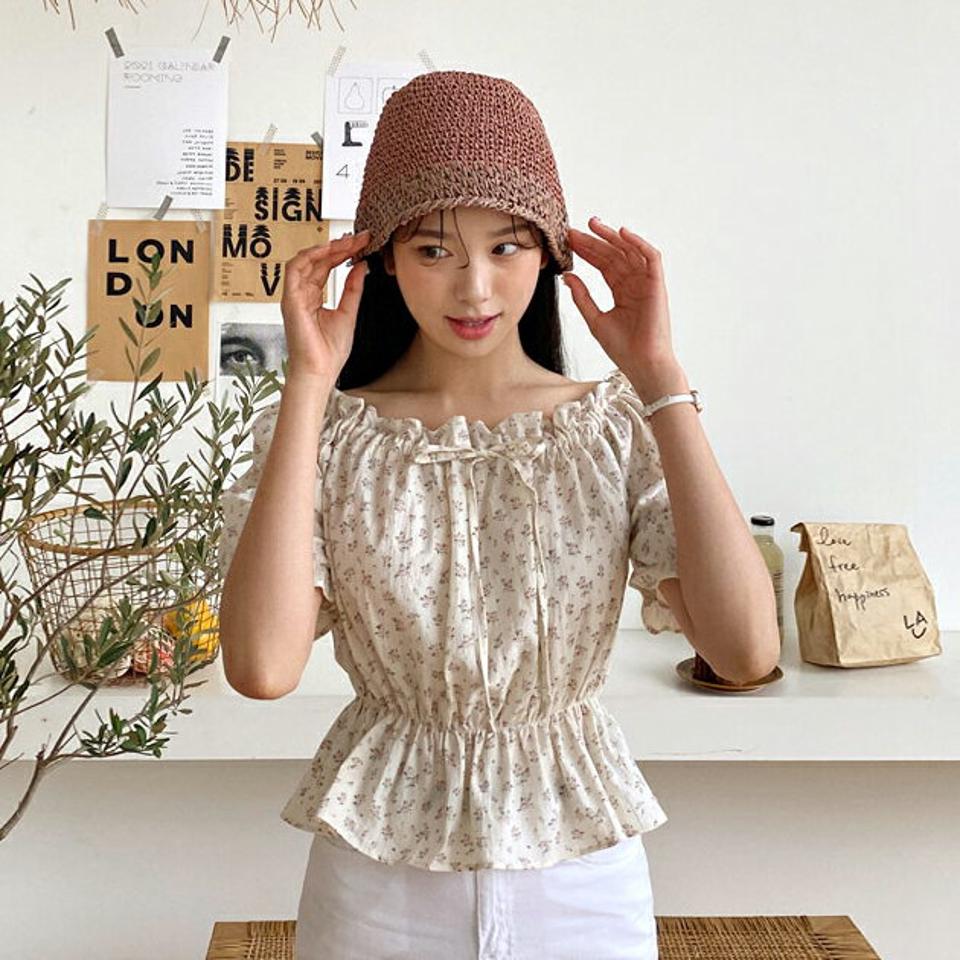 2WAY花柄ストリングブラウス・全2色・t64433 レディース 【bl】 韓国 ファッション トップス ブラウス ラウンドネック デコルテ 半袖 ハーフスリーブ パフスリーブ ぼわん袖 ボリューム袖 ペプラム フレアヘム 小花柄 パターン カジュアル 夏 NIJU