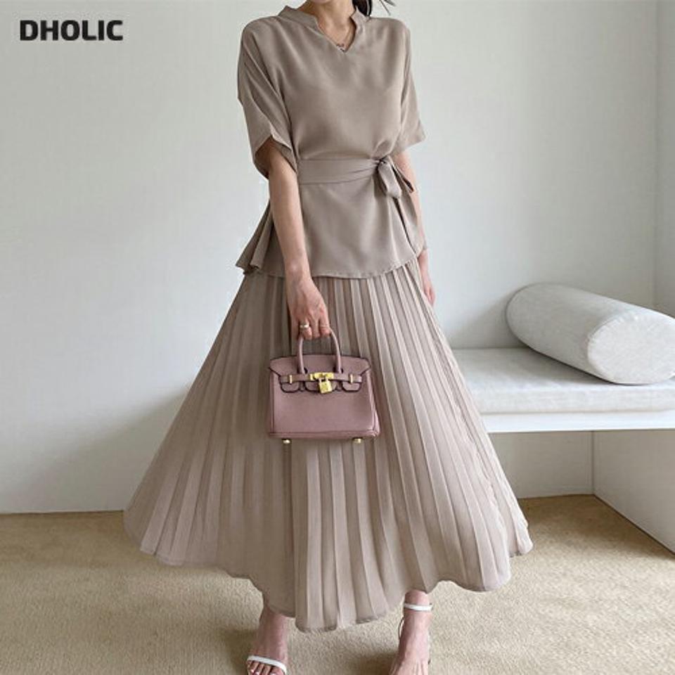 ≪人気商品再入荷≫ストラップ付ブラウス&プリーツスカートSET・全2色・b69235 レディース 【sk】 セットアップ setup トップス ブラウス 半袖 ハーフスリーブ スカート ロングスカート プリーツ 大人 シンプル 春 夏 韓国ファッション ハイホリHIHOLLI