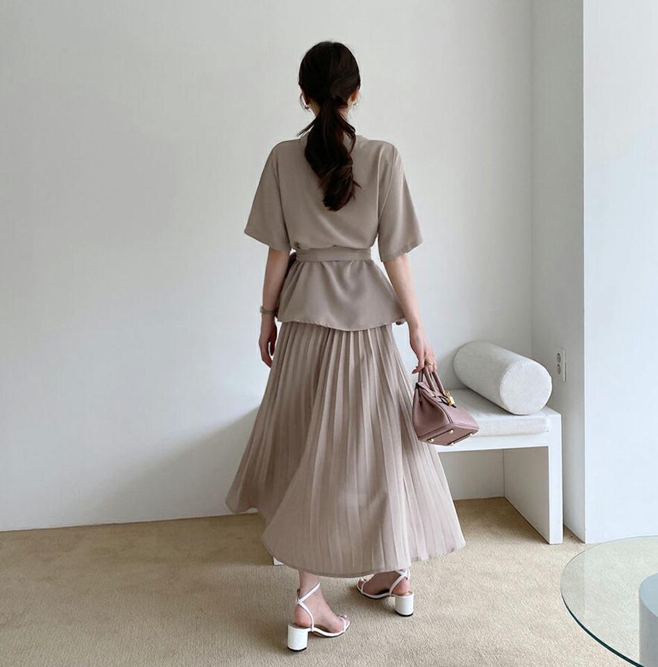 ≪人気商品再入荷≫ストラップ付ブラウス&プリーツスカートSET・全2色・b69235 レディース 【sk】 セットアップ setup トップス ブラウス 半袖 ハーフスリーブ スカート ロングスカート プリーツ 大人 シンプル 春 夏 韓国ファッション ハイホリHIHOLLI