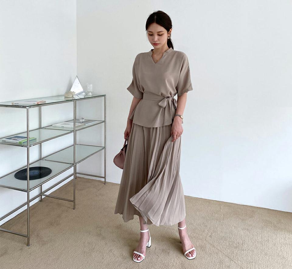 ≪人気商品再入荷≫ストラップ付ブラウス&プリーツスカートSET・全2色・b69235 レディース 【sk】 セットアップ setup トップス ブラウス 半袖 ハーフスリーブ スカート ロングスカート プリーツ 大人 シンプル 春 夏 韓国ファッション ハイホリHIHOLLI