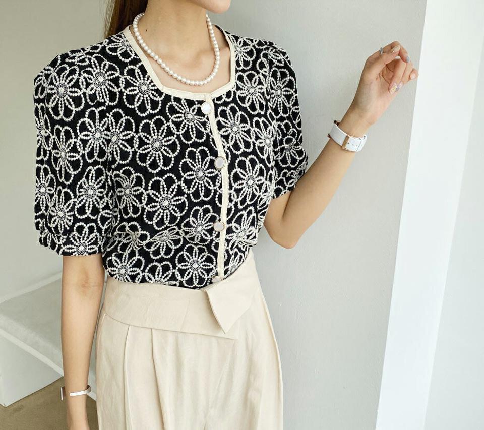 【只今10％OFF】【今ダケ送料無料】スクエア花柄刺繍ブラウス・全3色・b69227 レディース 【bl】 トップス ブラウス 半袖 刺繍 花柄 スクエアネック 大人 パフスリーブ パフ袖 可愛い かわいい 春 夏 韓国 ファッション ハイホリHIHOLLI【UB3】