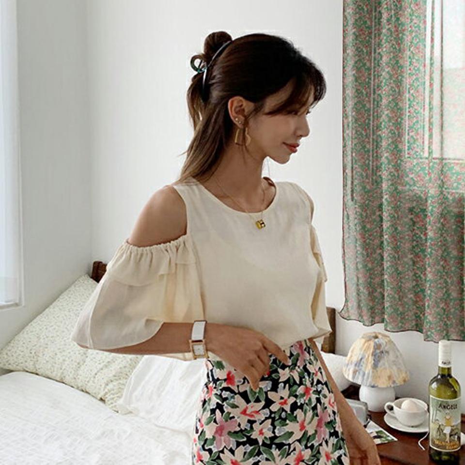 スリットフリルスリーブブラウス・全3色・b65600 レディース 【bl】 トップス ブラウス 半袖 ハーフスリーブ オープンスリーブ 肩見せ フリル スリット 単色 可愛い かわいい シンプル 春 夏 韓国 ファッション