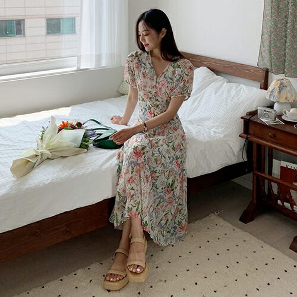 くるみボタンフラワーワンピース・全3色・b65606 レディース 【ops】 ワンピース ロング ロングワンピース 半袖 くるみボタン フェミニン Vネック 大人 春 夏 韓国 ファッション