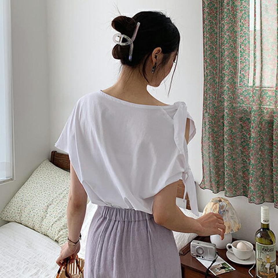 アンバランスリボンTシャツ・全3色・t65594 レディース 【tops】 トップス Tシャツ 半袖 ハーフスリーブ りぼん アンバランス 可愛い かわいい ガーリー シンプル ワンショル 肩見せ 春 夏 韓国 ファッション