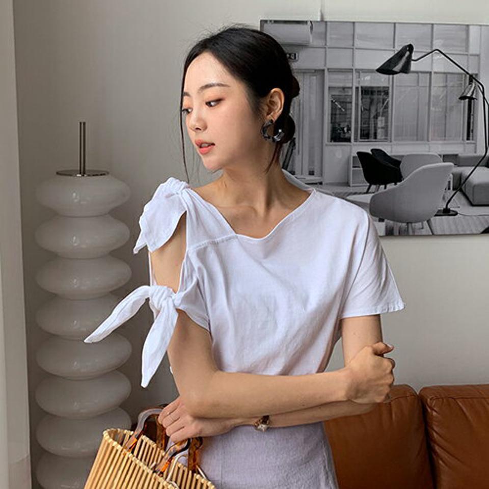 アンバランスリボンTシャツ・全3色・t65594 レディース 【tops】 トップス Tシャツ 半袖 ハーフスリーブ りぼん アンバランス 可愛い かわいい ガーリー シンプル ワンショル 肩見せ 春 夏 韓国 ファッション
