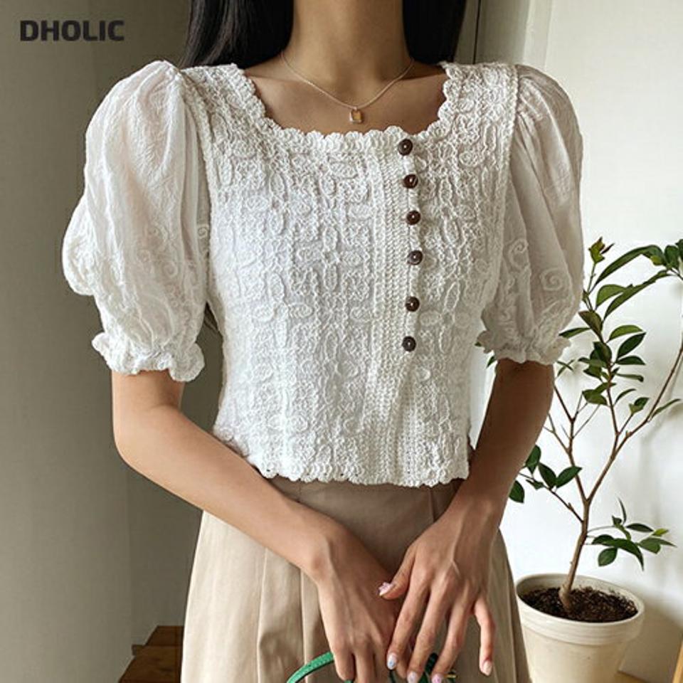 フェイクボタンニットブラウス・全2色・t64504 レディース 【bl】 トップス ブラウス ニット 半袖 ハーフスリーブ パフ袖 パフスリーブ ガーリー 可愛い かわいい クロップド丈 春 夏 韓国 ファッション NIJU