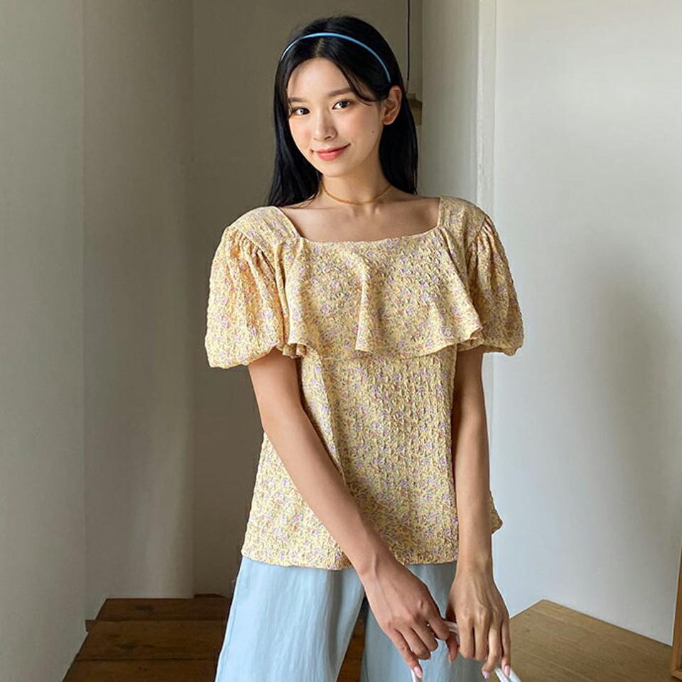 フローラルパフブラウス・全3色・t64501 レディース 【bl】 トップス ブラウス パフスリーブ パフ袖 花柄 半袖 ハーフスリーブ フェミニン スクエアネック 小花柄 ラッフル デコルテ 鎖骨 可愛い かわいい 春 夏 韓国 ファッション NIJU