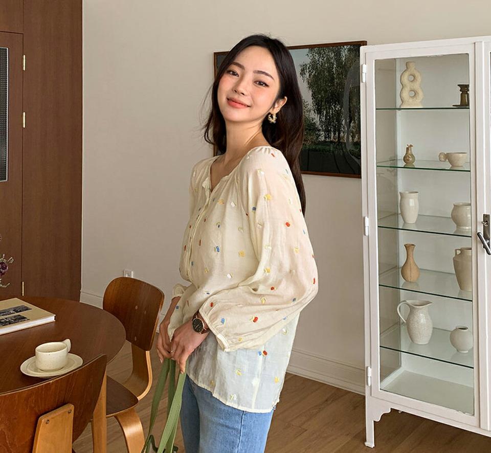 刺繍ラグランスリーブブラウス・全2色・b62412 レディース 【bl】 トップス ブラウス ラグランスリーブ 刺繍 カラフル 可愛い かわいい ユニーク 長袖 透け感 シアー 春 夏 秋 韓国ファッション