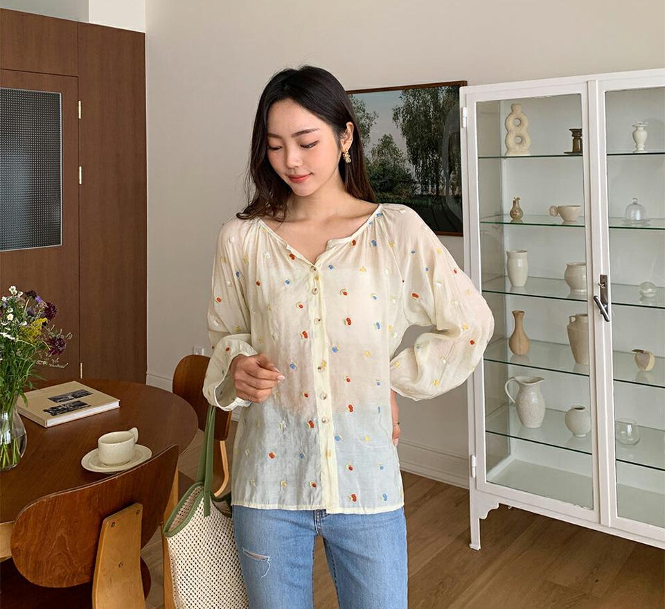 刺繍ラグランスリーブブラウス・全2色・b62412 レディース 【bl】 トップス ブラウス ラグランスリーブ 刺繍 カラフル 可愛い かわいい ユニーク 長袖 透け感 シアー 春 夏 秋 韓国ファッション