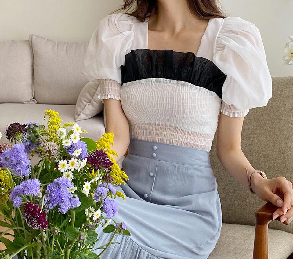 配色シャーリングブラウス・全2色・t62411 レディース 【bl】 トップス ブラウス シャーリング パフ袖 パフスリーブ ガーリー 大人 フリル メリハリ モノトーン シック 可愛い かわいい 春 夏 韓国 ファッション