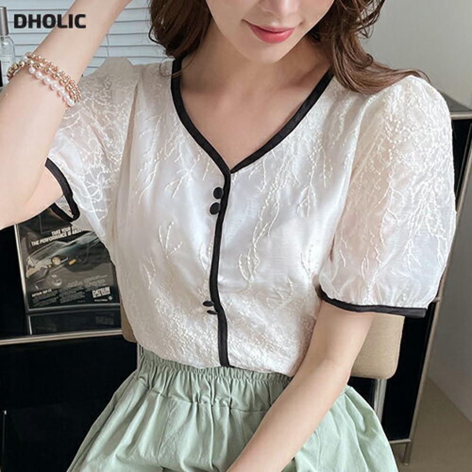 【新作10%OFF】ツーボタン刺繍ブラウス・全1色・b69279 レディース 【bl】【トップス ブラウス 半袖 刺繍 透け感 シアー フェミニン かわいい 可愛い ハーフスリーブ ボリューム袖 大人 春 夏 韓国 ファッション】【ハイホリHIHOLLI】