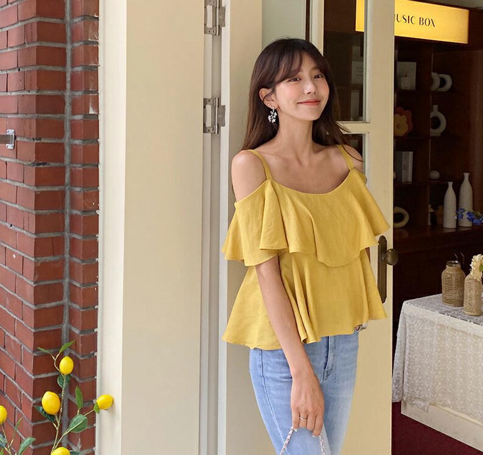 3WAYティアードスリーブレス・全4色・64242 レディース 【bl】 韓国 ファッション トップス ブラウス ラウンドネック オフショルダー デコルテ 肌見せ 肌出し 半袖 ハーフスリーブ フリルスリーブ フレアヘム Aライン 体型カバー 無地 着まわし カジュアル 夏