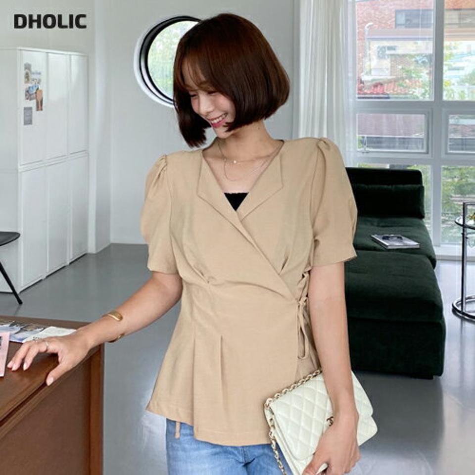 ラップタックブラウス・全3色・t64246 レディース 【bl】 韓国 ファッション トップス ブラウス カラー 襟 ハーフスリーブ 半袖 パフスリーブ ボリューム袖 フレアヘム Aライン ペプラム 無地 カシュクール ラップブラウス カジュアル 夏