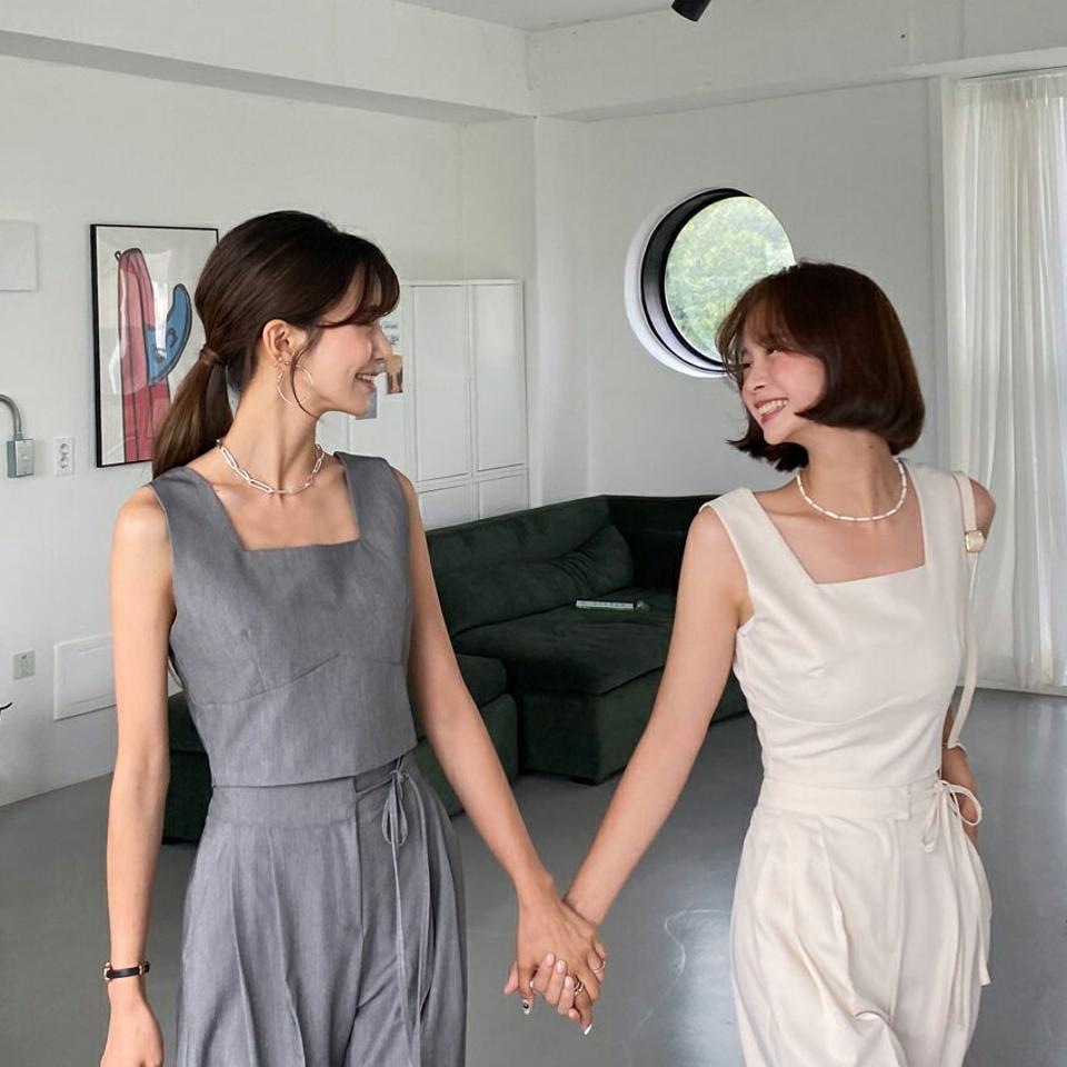 スクエアスリーブレス・全3色・t64251 レディース 【tops】 韓国 ファッション トップス ブラウス ノースリーブ スクエアネック クロップド丈 ショート丈 スリム タイト 細身 無地 大人 カジュアル 夏