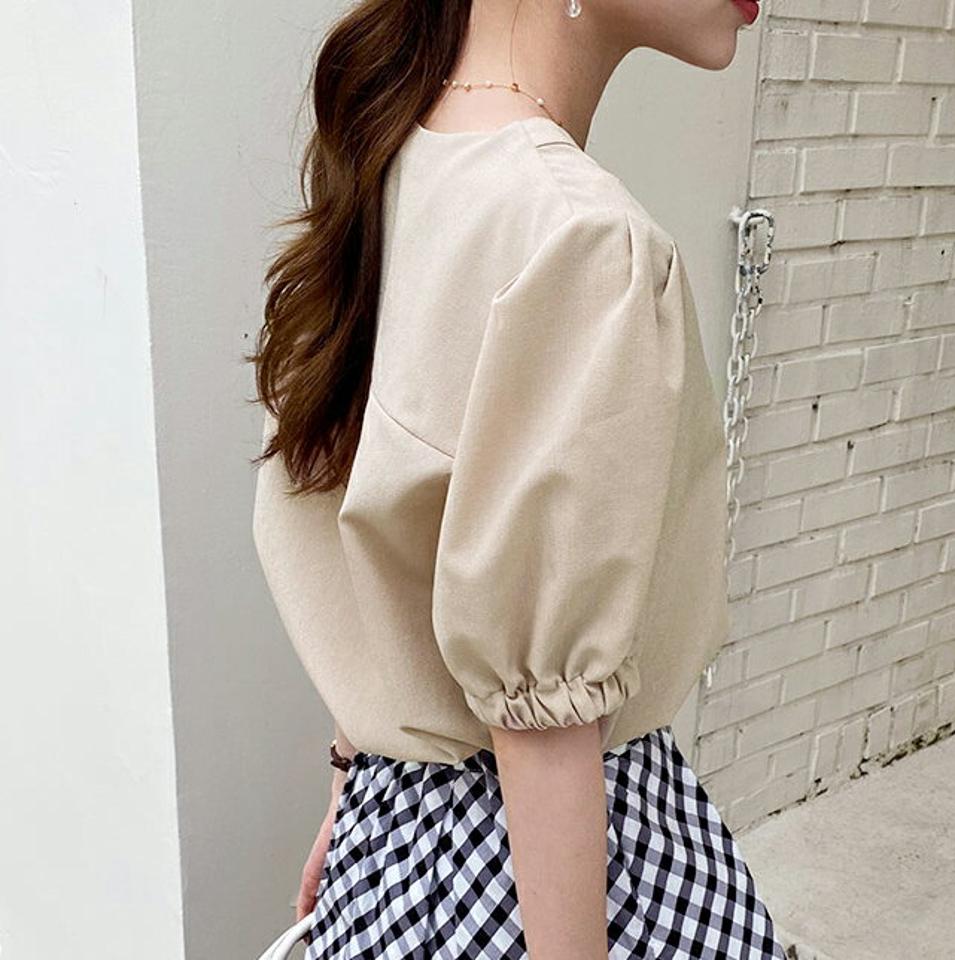 Vネックボタンブラウス・全3色・b69293 レディース 【bl】トップス ブラウス 半袖 ハーフスリーブ Vネック 単色 シンプル ステッチ ノーカラー パフ袖 パフスリーブ 春 夏 韓国 ファッション ハイホリHIHOLLI