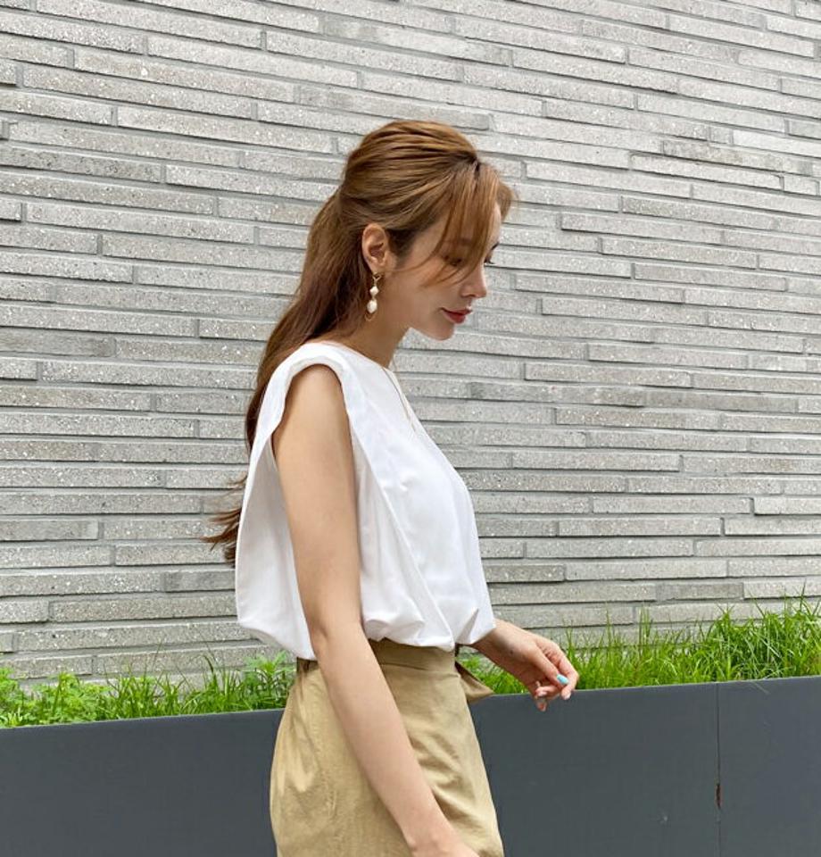 【マラソン特価】バックボタンブラウス・全3色・b69322 レディース 【bl】トップス ブラウス スリーブレス ノースリーブ 単色 無地 シンプル ベーシック 大人 カジュアル ラフ 春 夏 韓国ファッション ハイホリHIHOLLI