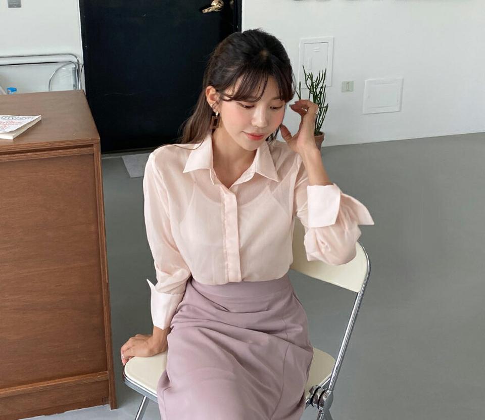 カラーワイドカフスブラウス・全3色・b64208 レディース 【bl】 韓国 ファッション トップス ブラウス シャツブラウス カラー 襟 長袖 シースルー シアー 透ける 透け感 光沢 シルキー ボタン 前開 無地 カジュアル 夏