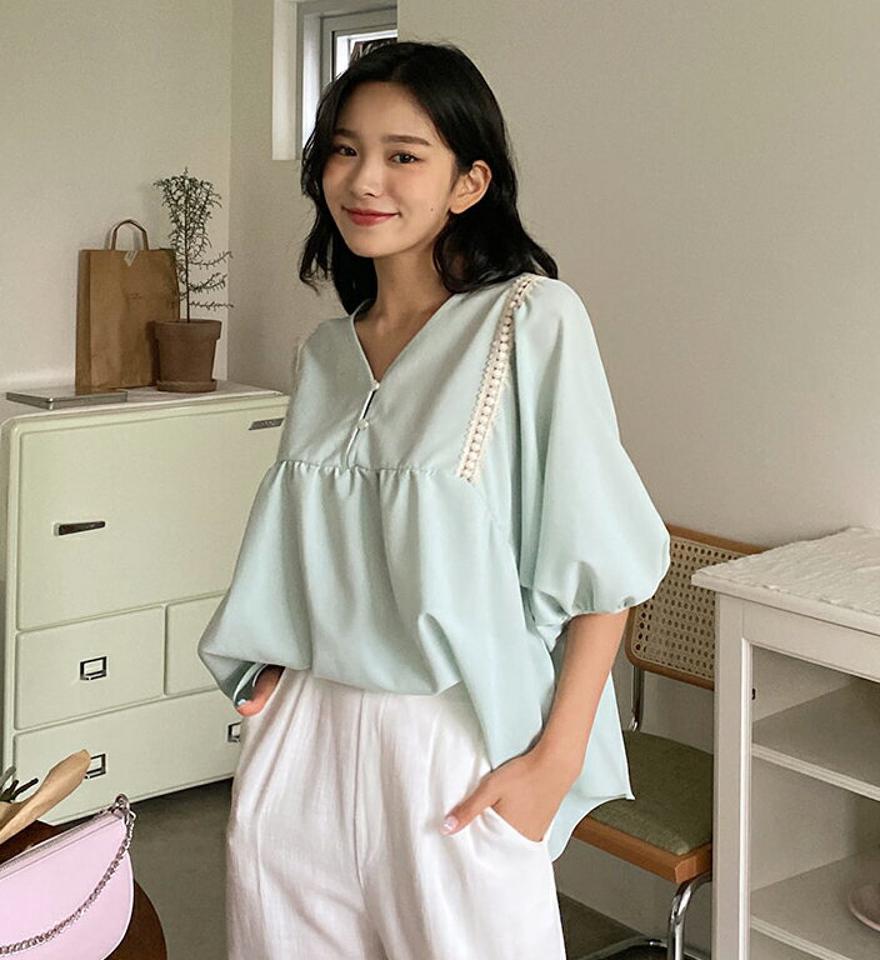 【タイム特価】Vネックレースパフブラウス・全4色・e00245 レディース 【bl】お腹カバー 韓国ファッション トップス ブラウス 半袖 アンバランス Vネック 7分丈 パフスリーブ ルーズ ゆったり 細身 シンプル レース 二の腕カバー 春 夏 NIJU 【TS】セール