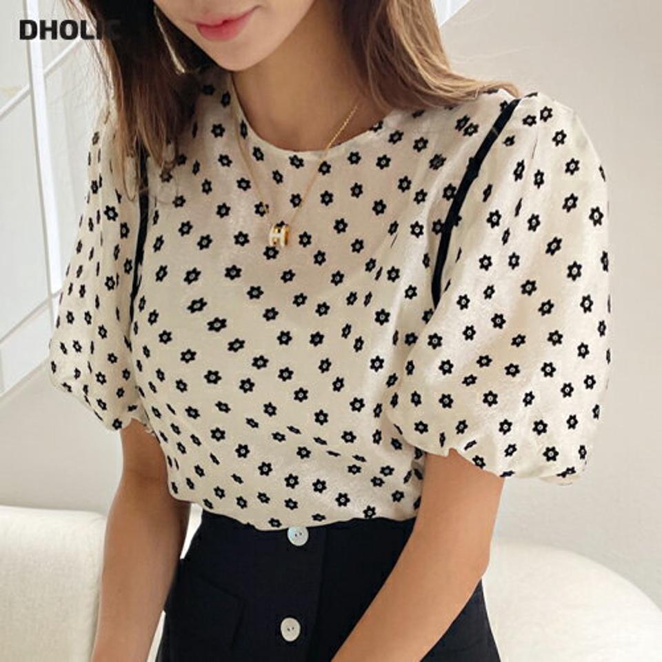 花柄パフブラウス・全1色・b57726 レディース 【bl】トップス ブラウス 半袖 パフ袖 パフスリーブ 花柄 モダン レトロ モノトーン 可愛い かわいい 春 夏 韓国 ファッション