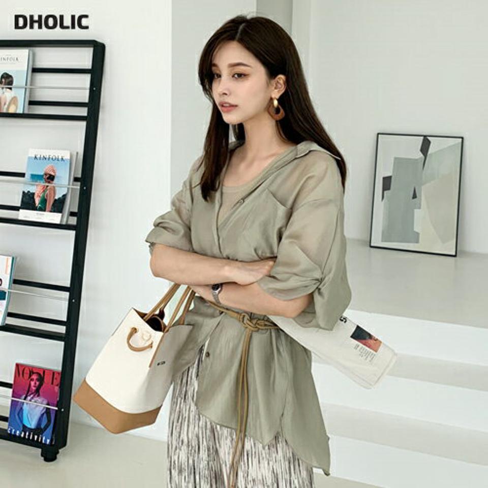 シアーツイストスリーブブラウス・全3色・t69336 レディース 【bl】トップス ブラウス 半端丈 半袖 ハーフスリーブ 透け感 シアー シースルー ツイスト 大人 シンプル カジュアル シャツブラウス バックシャン 春 夏 韓国 ファッション ハイホリHIHOLLI