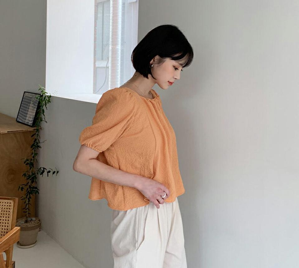 スクエアギャザーブラウス・全4色・t62450 レディース 【bl】韓国 ファッション トップス ブラウス 半袖 大人 スクエアネック フェミニン ギャザー フレア ゴム パフスリーブ テクスチャー カジュアル 無地 夏 春