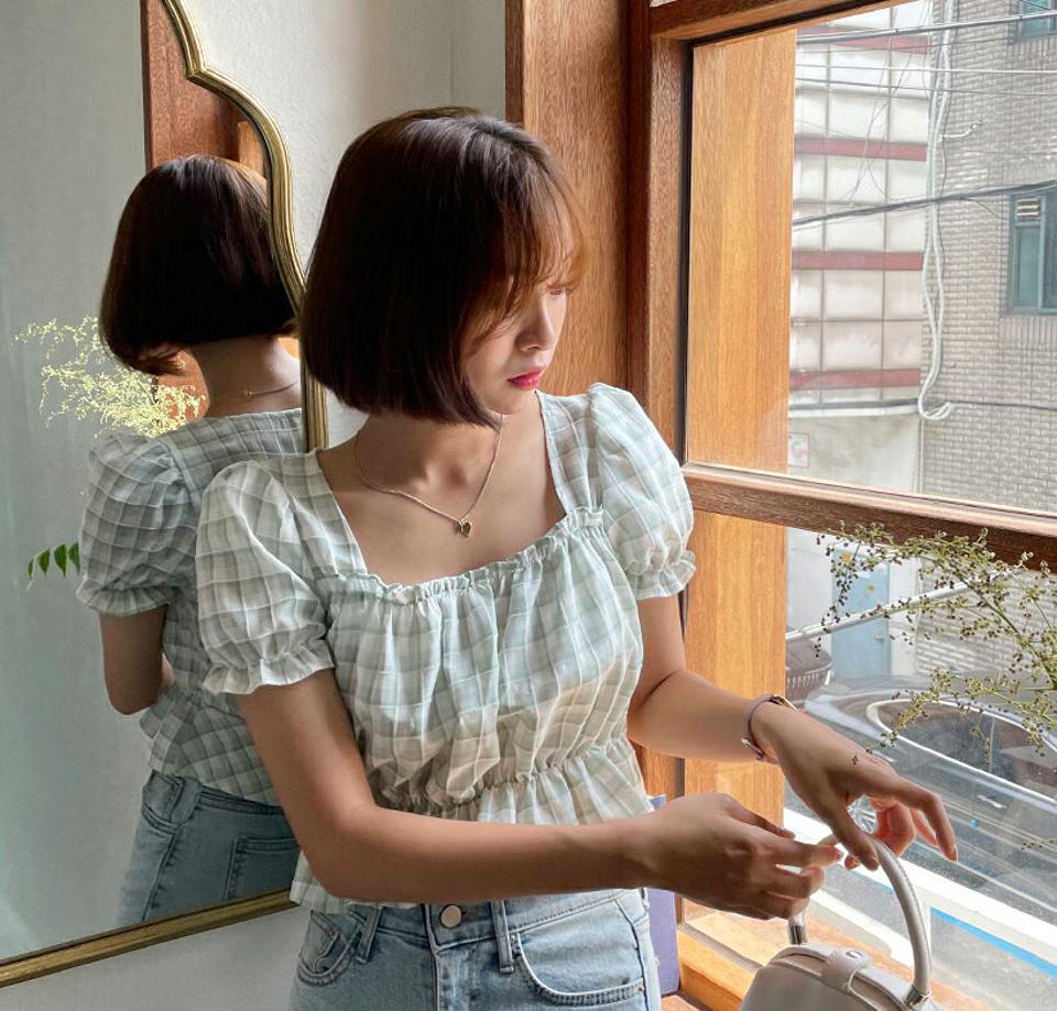 チェックギャザーブラウス・全4色・t62449 レディース 【bl】韓国 ファッション トップス ブラウス 半袖 大人 デコルテ ガーリー チェック パターン ギャザー スクエアネック ゴム クロップド丈 カジュアル フェミニン 夏 春