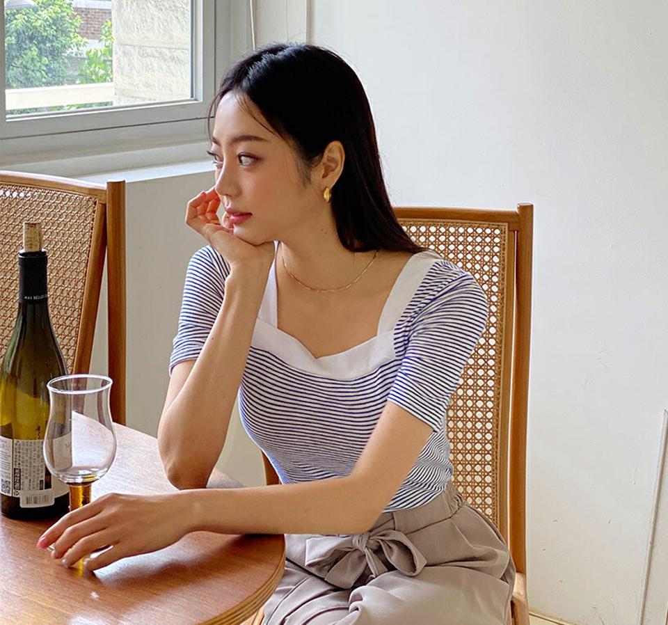 スクエア配色Tシャツ・全2色・t65430 レディース 【tops】韓国 ファッション トップス Tシャツ 半袖 デイリー デコルテ スクエアネック 配色 ボーダー パターン カジュアル 細身 体型カーバー 夏 春