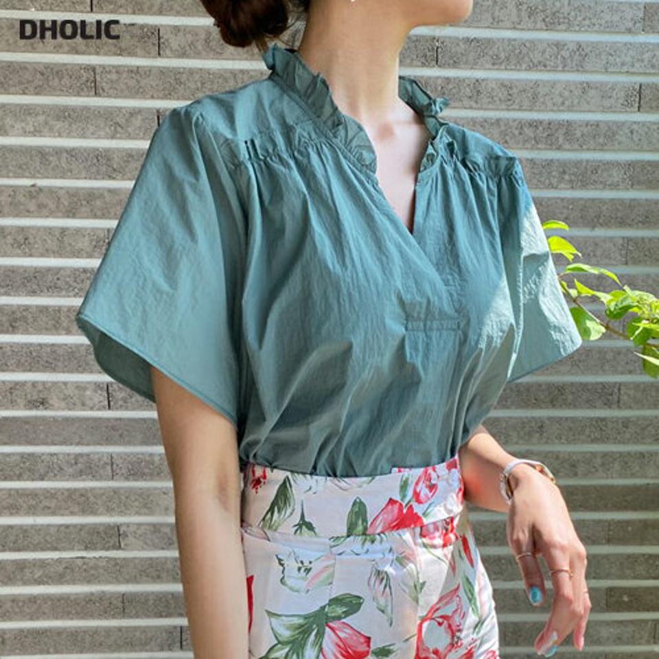 スリットネックフリルブラウス・全3色・b69378 レディース 【bl】トップス ブラウス フリルネック 半袖 スリットネック 単色 可愛い かわいい ギャザー バックシャン アンバランス 大人 春 夏 韓国 ファッション ハイホリHIHOLLI