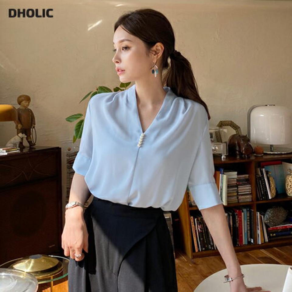 Vネックパールブラウス・全4色・t69367 レディース 【bl】トップス ブラウス 半袖 ハーフスリーブ Vネック パール 単色 無地 シンプル 上品 オフィスカジュアル きれいめ シフォン 春 夏 韓国 ファッション ハイホリHIHOLLI