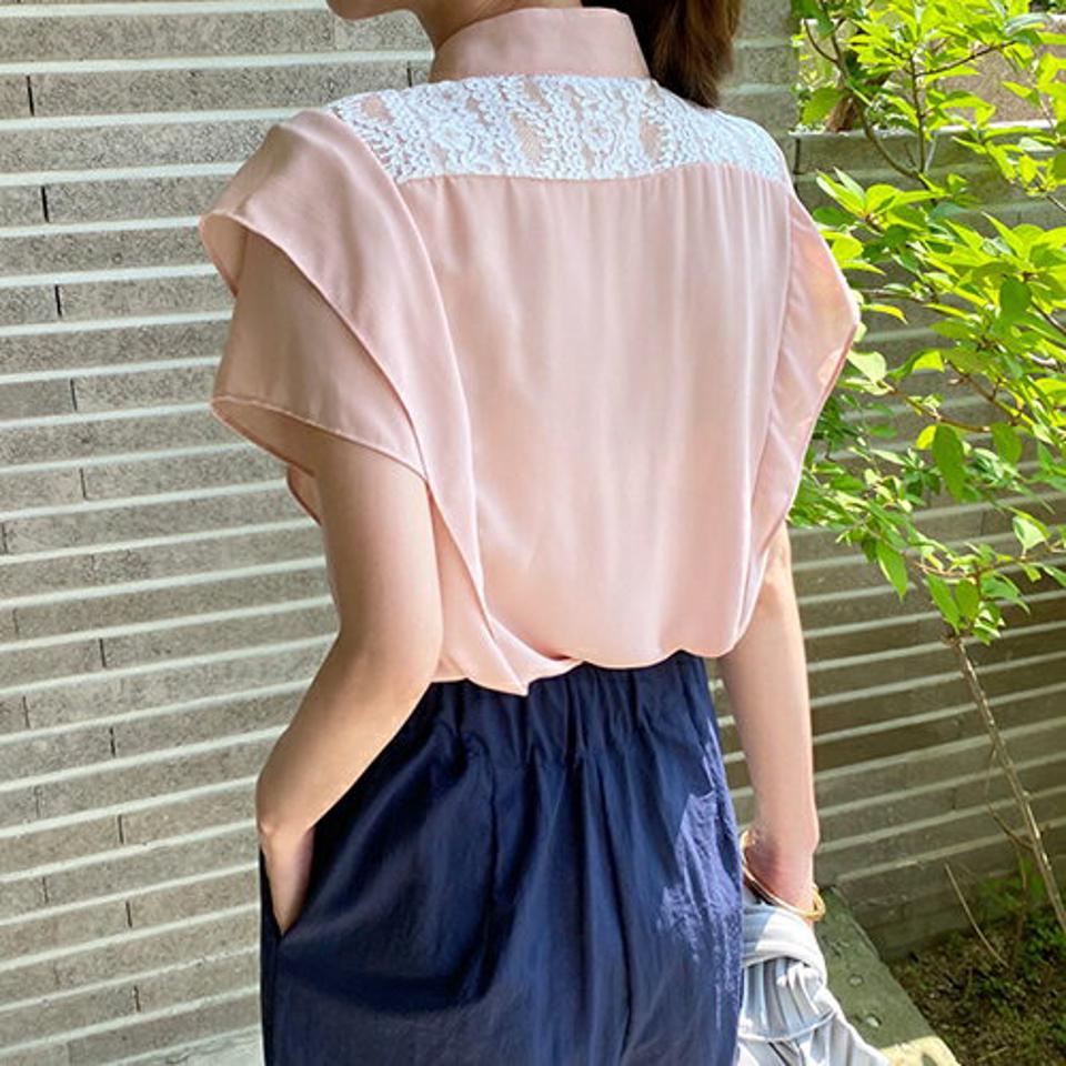 ショルダーレースブラウス・全3色・t69368 レディース 【bl】トップス ブラウス 半袖 ハーフネック フライフロント フリル 単色 シンプル レース 可愛い かわいい ガーリー 大人 春 夏 韓国 ファッション ハイホリHIHOLLI