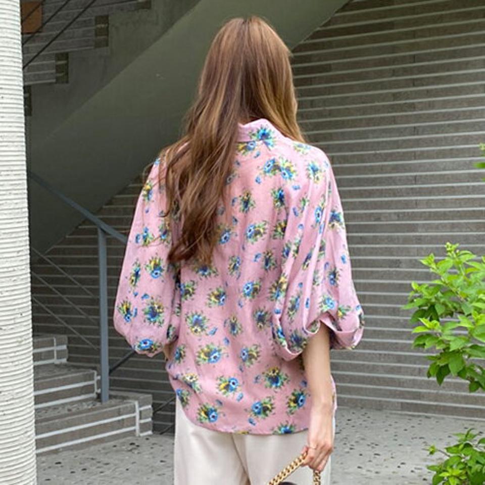 フラワーボタンパフブラウス・全2色・b69374 レディース 【bl】トップス ブラウス パフスリーブ パフ袖 花柄 フェミニン 上品 七分丈 七分袖 7分丈 7分袖 バルーンスリーブ ボリューム袖 春 秋 韓国 ファッション ハイホリHIHOLLI