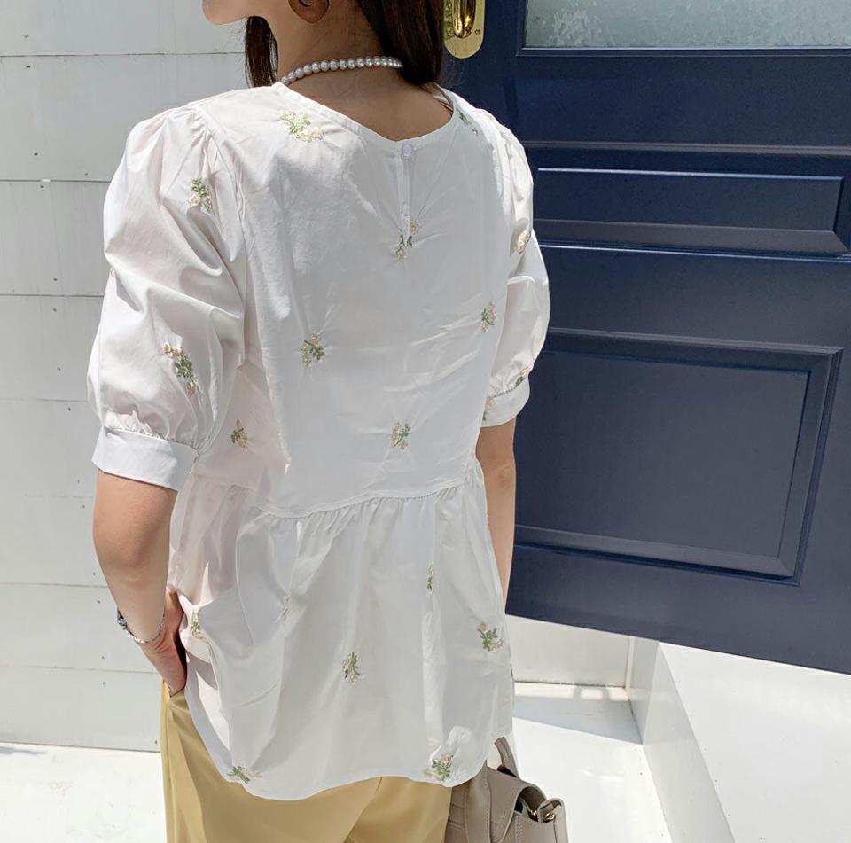 花柄刺繍フレアブラウス・全2色・b69334 レディース 【bl】トップス ブラウス 半袖 ハーフスリーブ 刺繍 花柄 フラワー 大人 可愛い かわいい 春 夏 韓国 ファッション ハイホリHIHOLLI