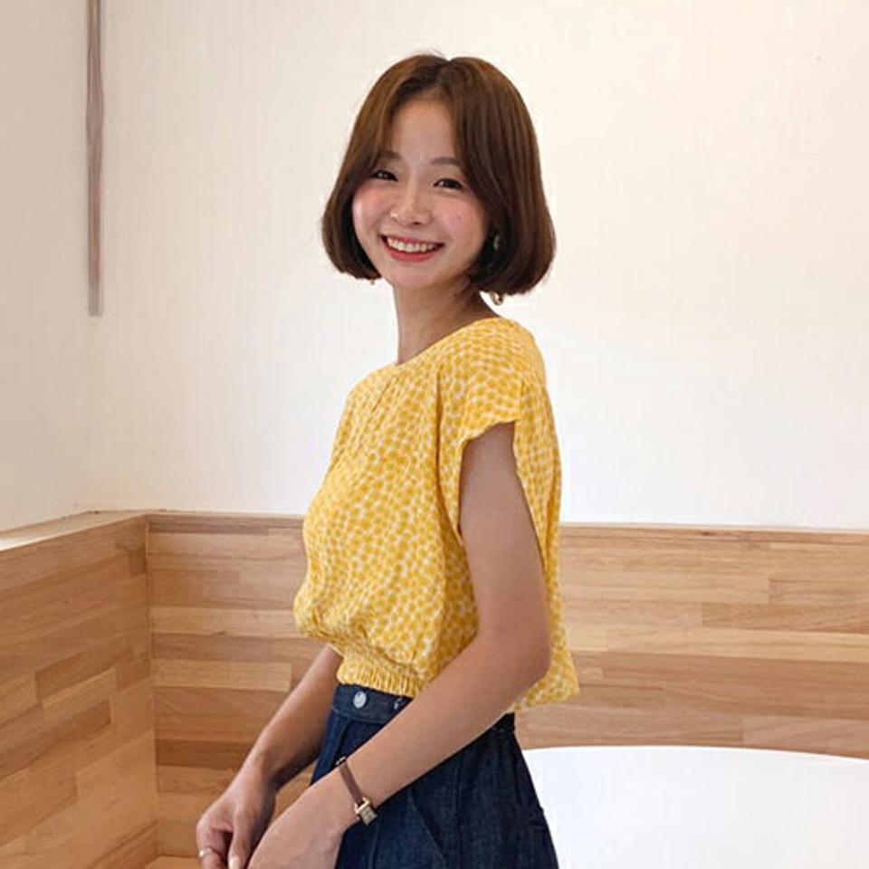 花柄ブラウス・全2色・t65639 レディース 【bl】韓国 ファッション トップス ブラウス 半袖 大人 花柄 フラワー パターン ラウンドネック 上品 クロップド丈 小顔 かわいい ショートスリーブ 夏 春