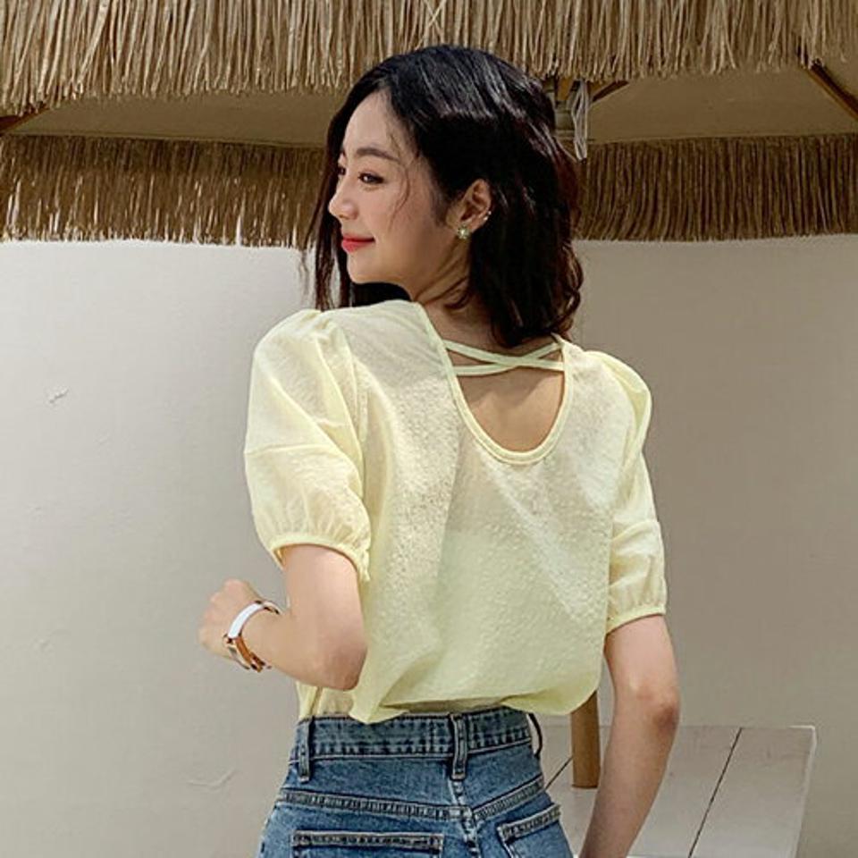 バッククロスブラウス・全3色・t65629 レディース 【bl】韓国 ファッション トップス ブラウス 半袖 大人 バッククロス パフスリーブ クロスストラップ ストラップ ベーシック カジュアル フェミニン 無地 夏 春