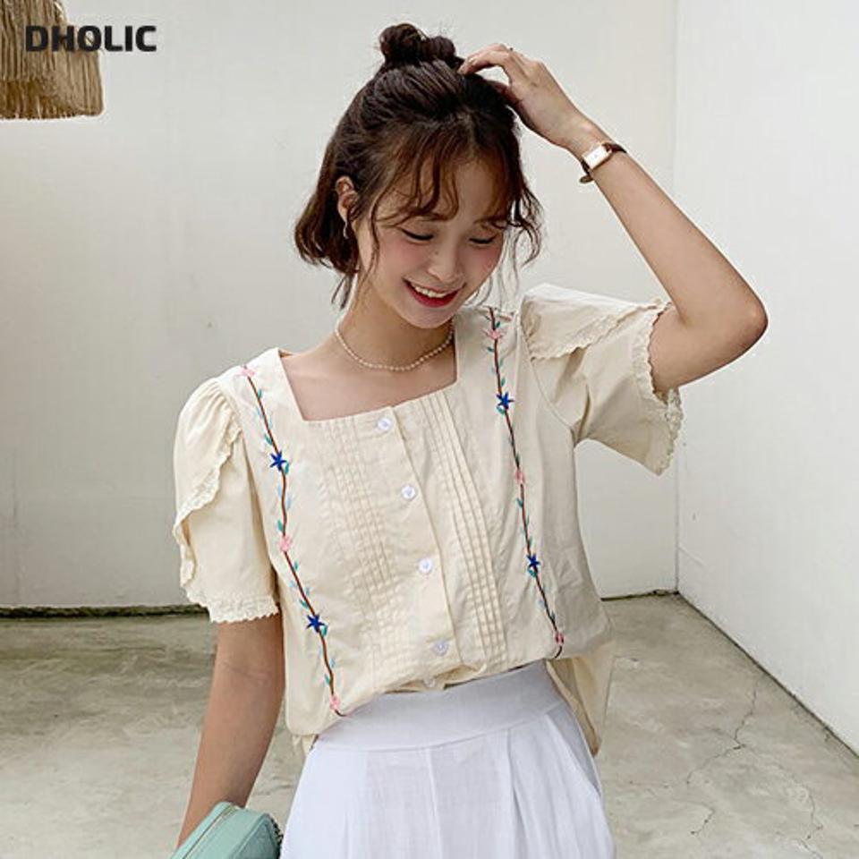 スクエア刺繍ボタンブラウス・全2色・b65630 レディース 【bl】韓国 ファッション トップス ブラウス 半袖 大人 刺繍 スクエアネック 花柄 フラワー パターン ピンタック レース ベーシック カジュアル フェミニン 夏 春