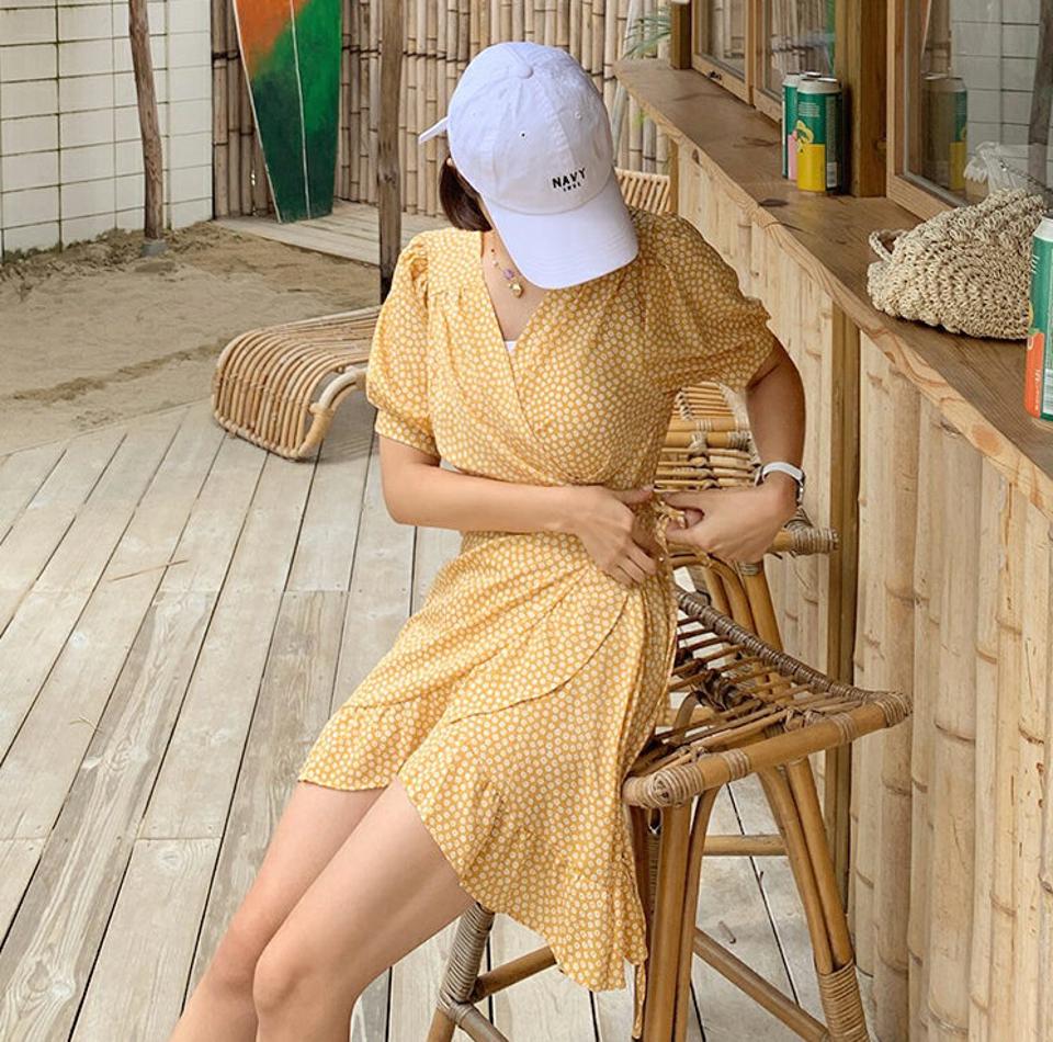 花柄フリルミニワンピース・全3色・t62421 レディース 【ops】 韓国 ファッション ワンピース ミニワンピース Vネック カシュクール ラップワンピース フレア Aライン ショートワンピース 小花柄 カジュアル 夏