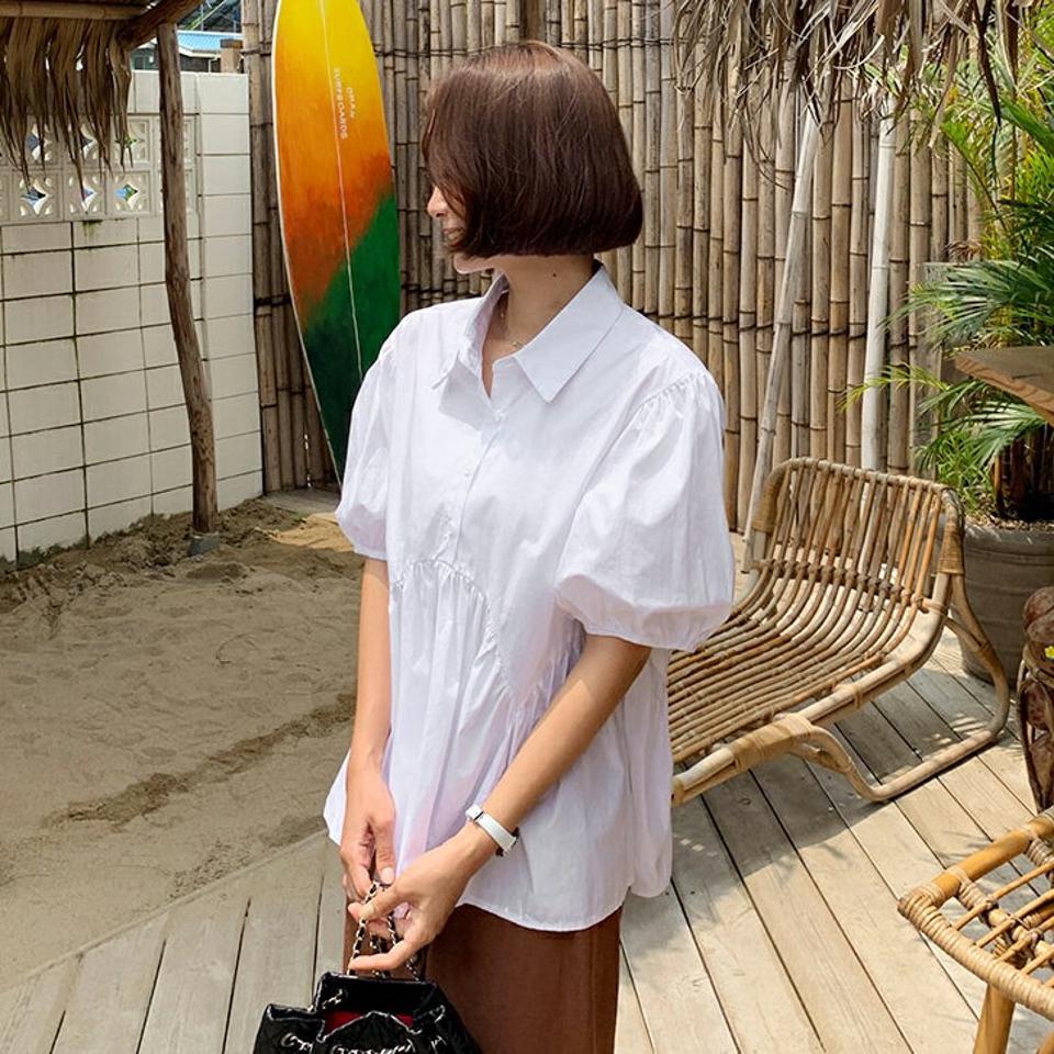 フレアギャザーシャツブラウス・全2色・b62417 レディース 【bl】 韓国 ファッション トップス ブラウス カラー 襟 ハーフスリーブ 半袖 パフスリーブ ボリューム袖 フレアヘム Aライン 体型カバー ペプラム 無地 コットン100 カジュアル 夏