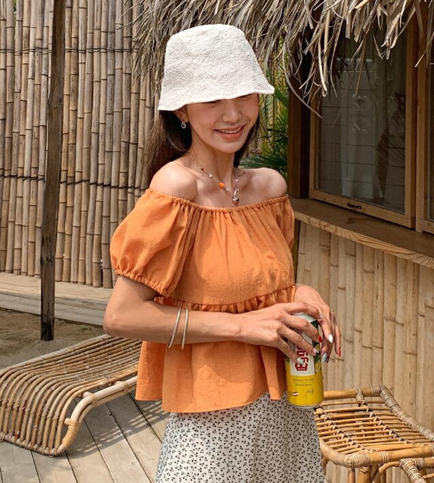 2WAYネックゴムフレアブラウス・全3色・t62413 レディース 【bl】 韓国 ファッション トップス ブラウス ラウンドネック オフショルダー デコルテ 肌見せ 肌出し ショートスリーブ 半袖 パフスリーブ フレアヘム Aライン 体型カバー ペプラム カジュアル 夏