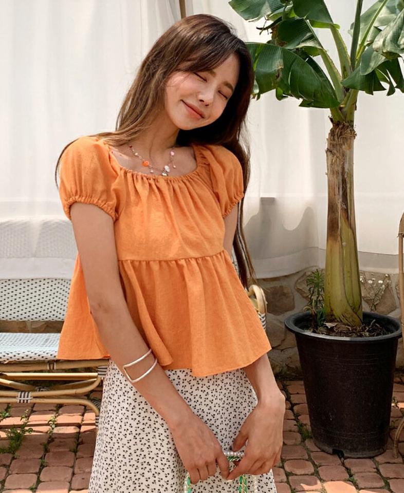 2WAYネックゴムフレアブラウス・全3色・t62413 レディース 【bl】 韓国 ファッション トップス ブラウス ラウンドネック オフショルダー デコルテ 肌見せ 肌出し ショートスリーブ 半袖 パフスリーブ フレアヘム Aライン 体型カバー ペプラム カジュアル 夏