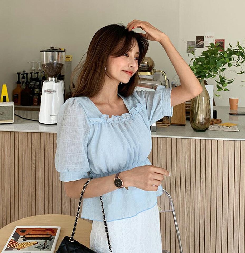 リンクルギャザーブラウス・全4色・t62414 レディース 【bl】 韓国 ファッション トップス ブラウス スクエアネック ハーフスリーブ 半袖 パフスリーブ フレアヘム Aライン 体型カバー ペプラム 無地 リンクル カジュアル 夏