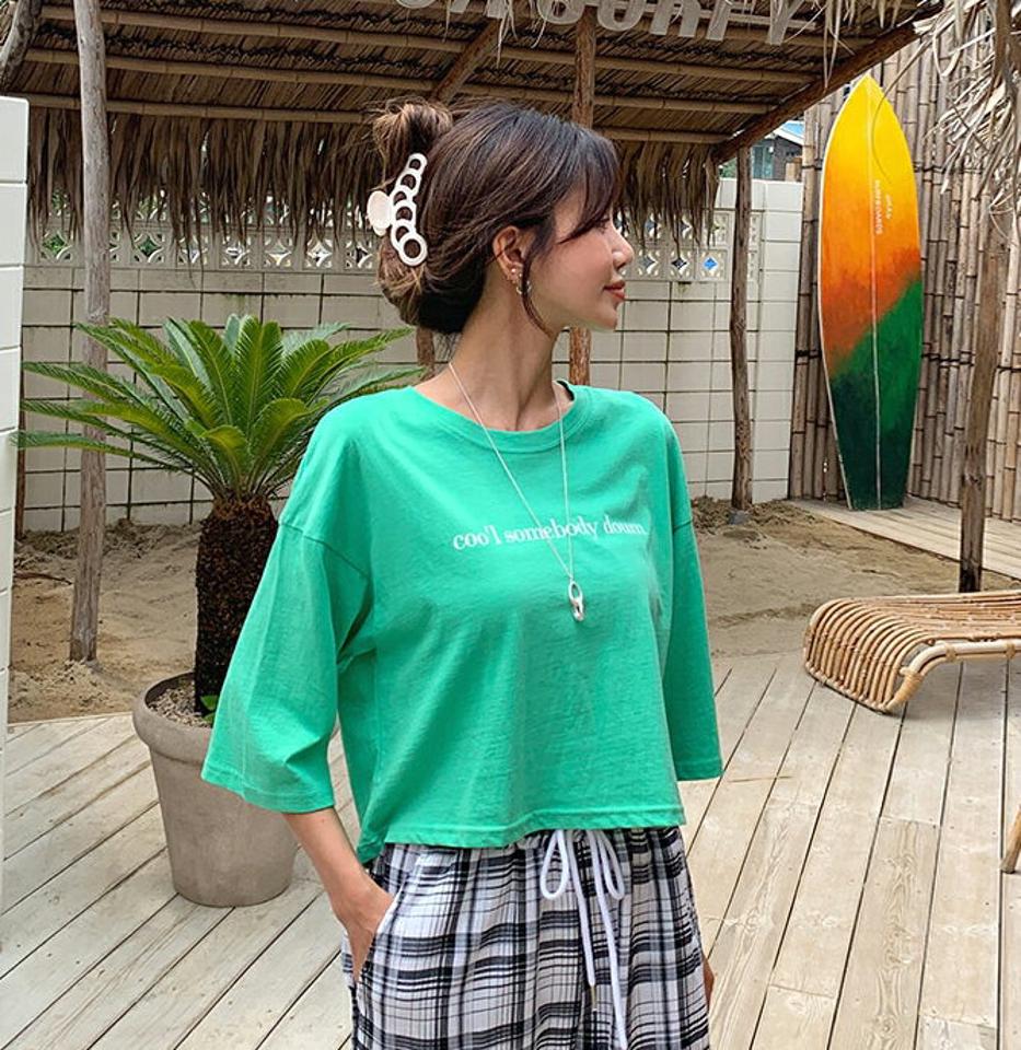 レタリングクロップドTシャツ・全3色・t62411 レディース 【tops】 韓国 ファッション トップス Tシャツ カットソー クルーネック 半袖 ハーフスリーブ 七分袖 7分袖 コットン100 ロゴ レタリング ショート丈 ルーズ ゆったり 体型カバー カジュアル 夏