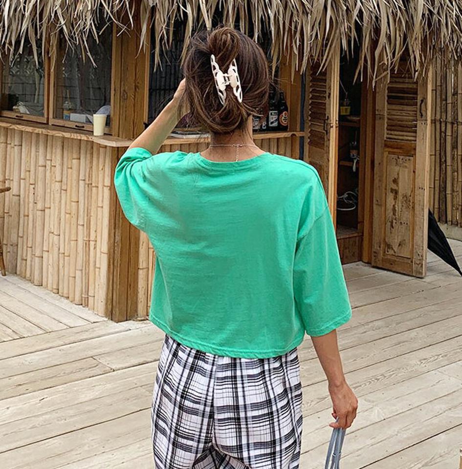 レタリングクロップドTシャツ・全3色・t62411 レディース 【tops】 韓国 ファッション トップス Tシャツ カットソー クルーネック 半袖 ハーフスリーブ 七分袖 7分袖 コットン100 ロゴ レタリング ショート丈 ルーズ ゆったり 体型カバー カジュアル 夏