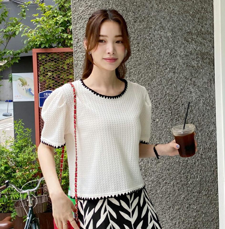 配色ステッチヘムニット・全2色・t69528 レディース 【tops】トップス ニット 半袖 ハーフスリーブ ステッチ 配色 大人 パフスリーブ パフ袖 かわいい 春 夏 韓国 ファッション ハイホリHIHOLLI