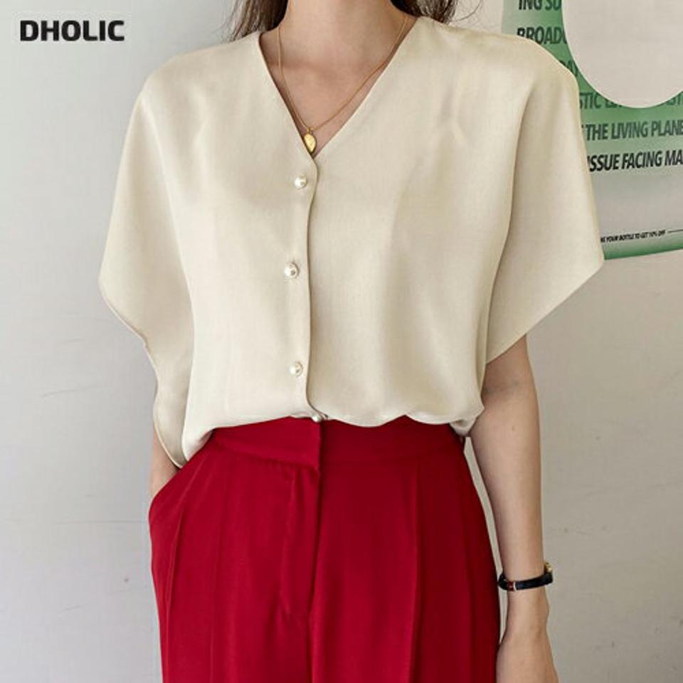 スリットスリーブフェイクパールブラウス・全5色・b69398 レディース 【bl】トップス ブラウス パールボタン 半袖 スリット アンバランス フェミニン かわいい 可愛い 大人 オフィスカジュアル 上品 春 夏 韓国ファッション ハイホリHIHOLLI