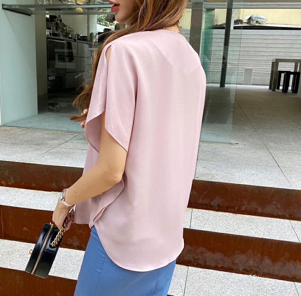 スリットスリーブフェイクパールブラウス・全5色・b69398 レディース 【bl】トップス ブラウス パールボタン 半袖 スリット アンバランス フェミニン かわいい 可愛い 大人 オフィスカジュアル 上品 春 夏 韓国ファッション ハイホリHIHOLLI