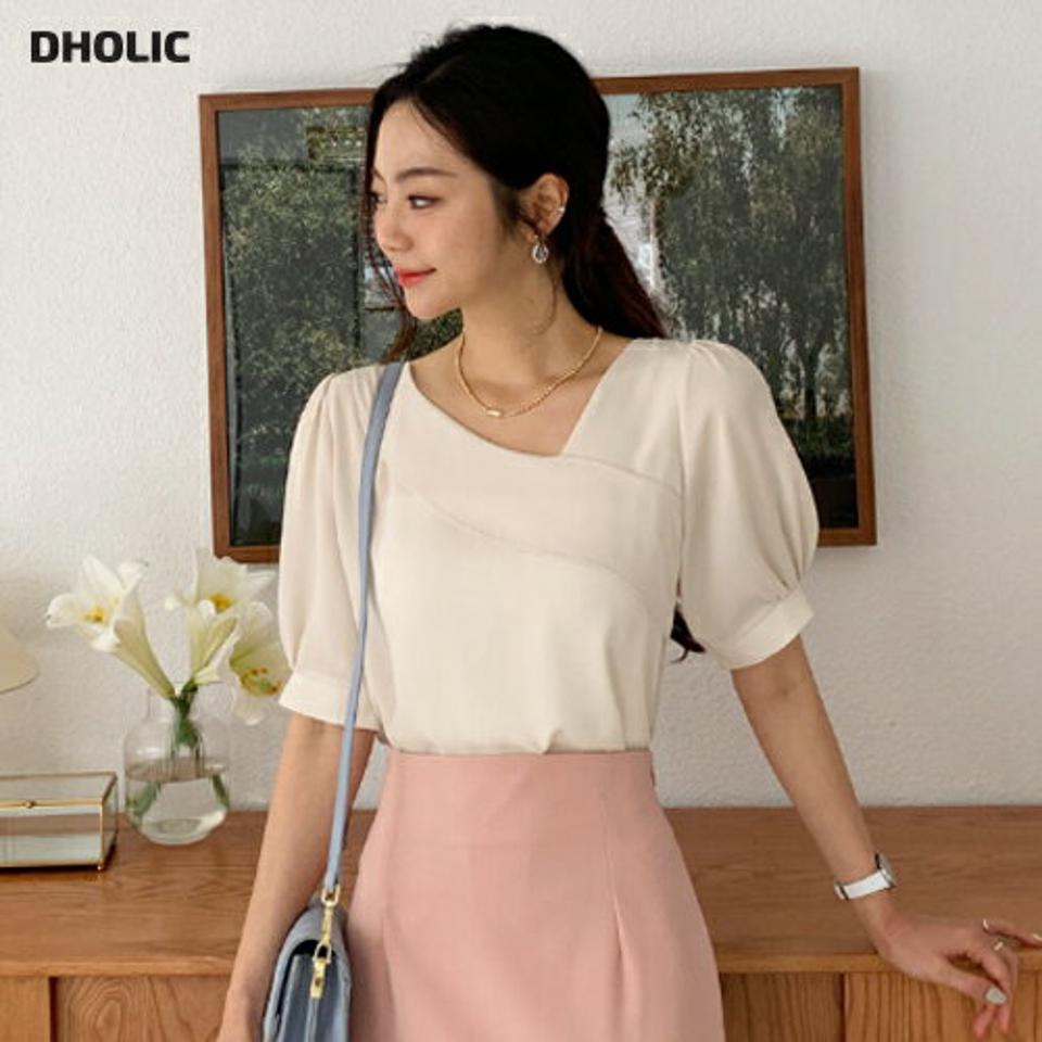 ダイアゴナルフリルブラウス・全3色・b62461 レディース 【bl】韓国 ファッション トップス ブラウス 半袖 大人 フリル ボリューム アンバランスネック ユニーク シフォン 無地 オフィスカジュアル カジュアル フェミニン 夏 春