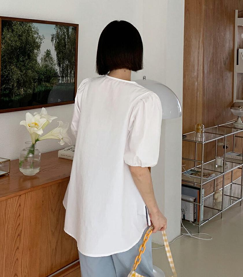 ギャザーパフロングブラウス・全3色・b62460 レディース 【bl】韓国 ファッション トップス ブラウス 半袖 大人 Vネック デコルテ フェミニン ギャザー ゴム パフスリーブ スリット ヒップライン フレア カジュアル スリム 夏 春