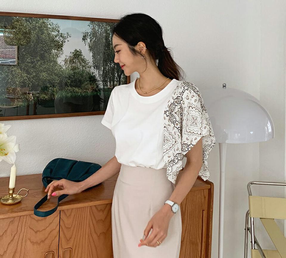 ペイズリースリーブTシャツ・全2色・b62456 レディース 【tops】韓国 ファッション トップス Tシャツ 半袖 ペイスリー フレアスリーブ フェミニン ラウンドネック 異素材 体型カーバー 細身 夏 春